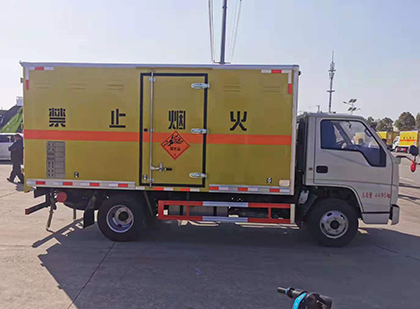 镇沅爆破器材运输车