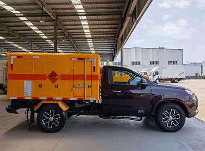 镇沅爆破器材运输车